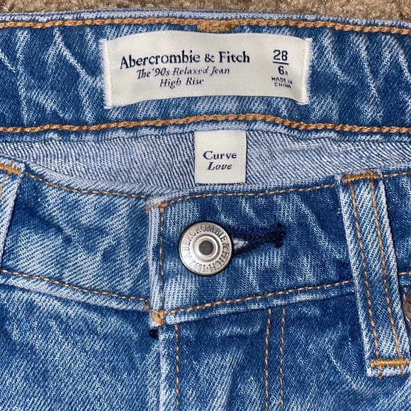 A&F Relaxed Jean - Picture 2 of 4